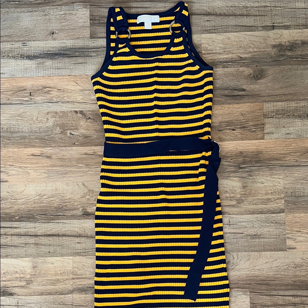 Blue and Yellow Midi Sheath Dress with Sleeveless Design and Scoop Neck